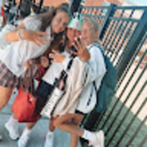 Meet your Posher, Stella